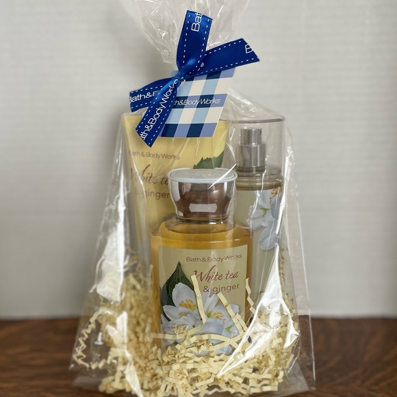 White Tea and Ginger Body Cream, Shower Gel & Mist - Picture 2 of 14